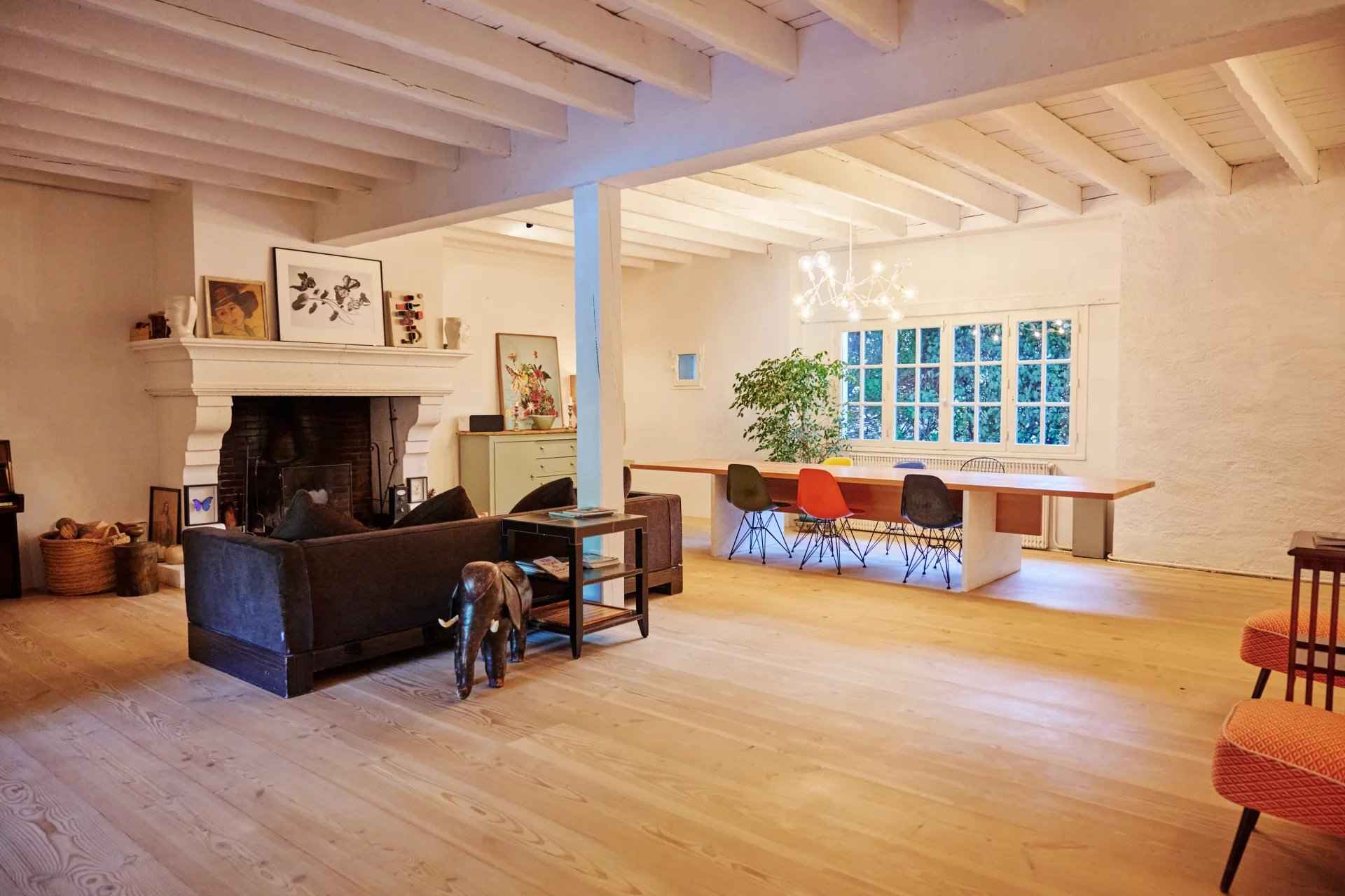 À vendre Maison située à Veigy-Foncenex de 411 m² - 6 chambres - Piscine