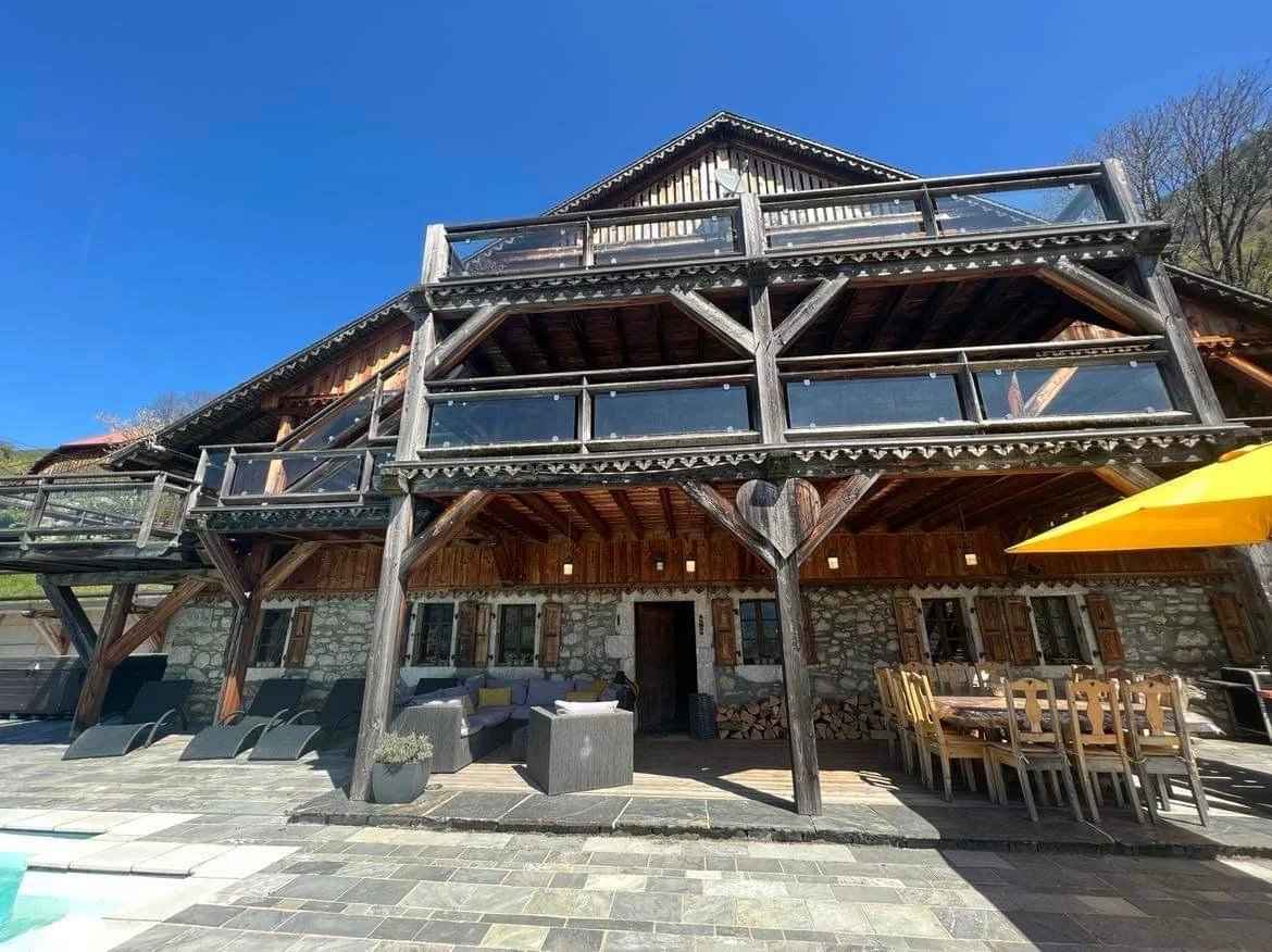 Chalet à vendre à Chevenoz de 355 m² - 7 chambres - 1 500 000 €