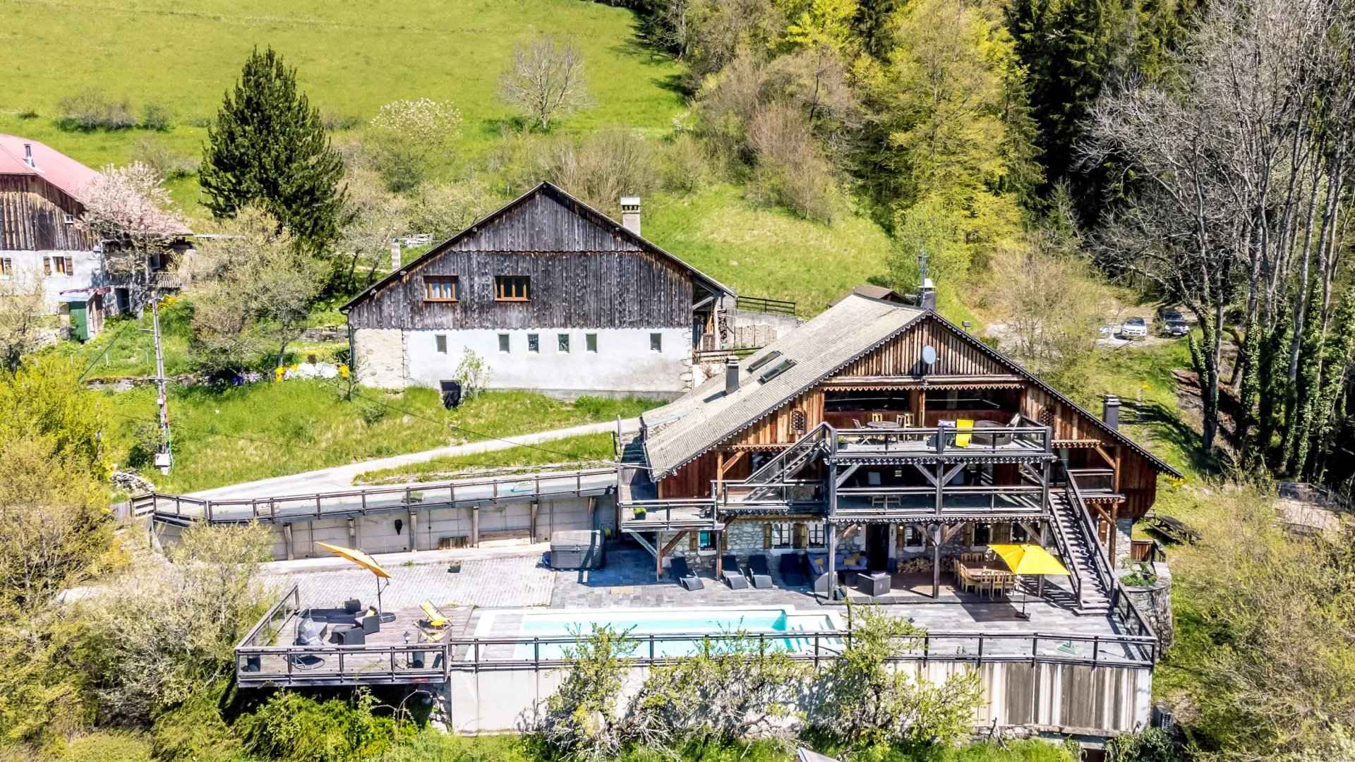 Chalet à vendre à Chevenoz de 355 m² - 7 chambres - 1 500 000 €