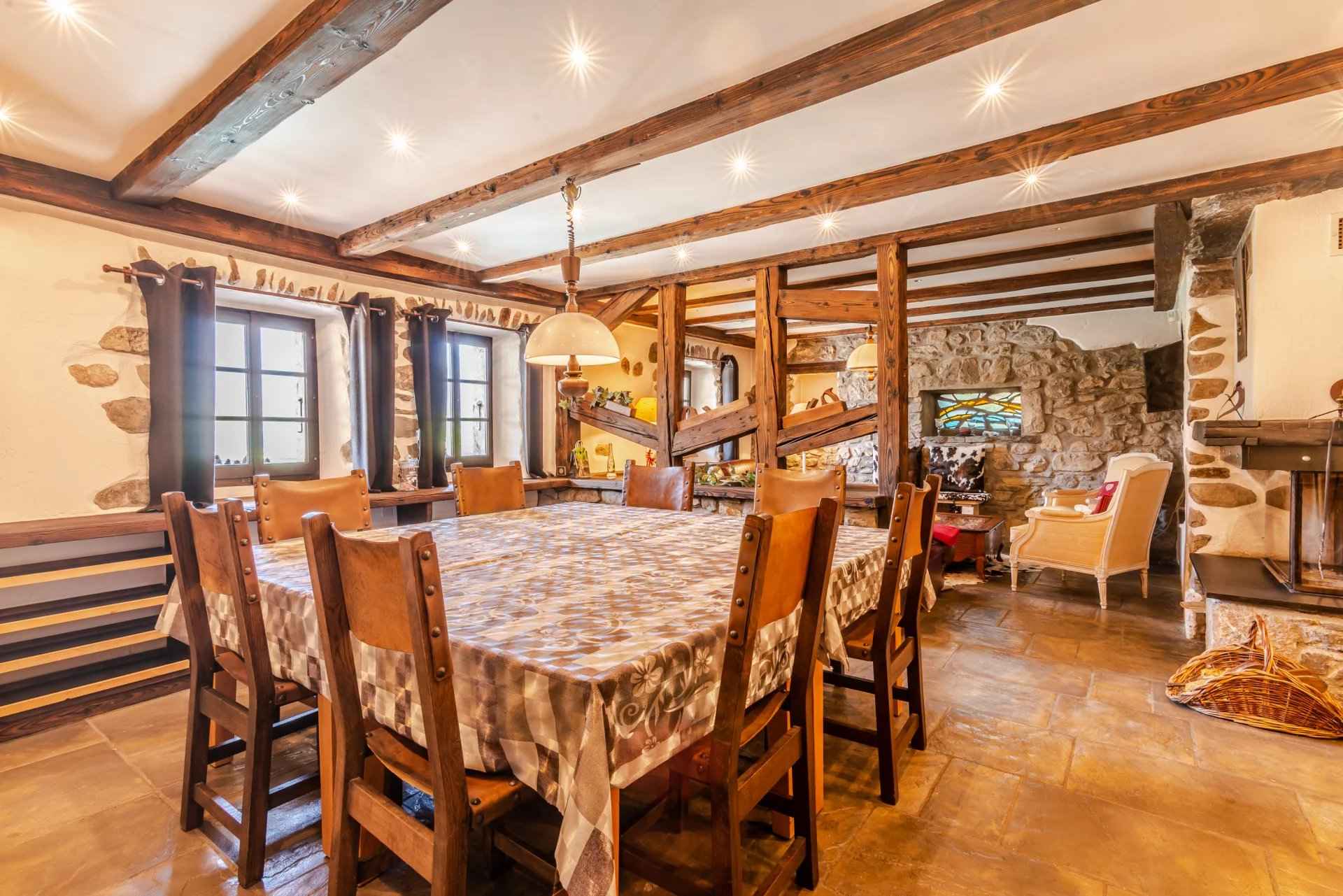 Chalet à vendre à Chevenoz de 355 m² - 7 chambres - 1 500 000 €